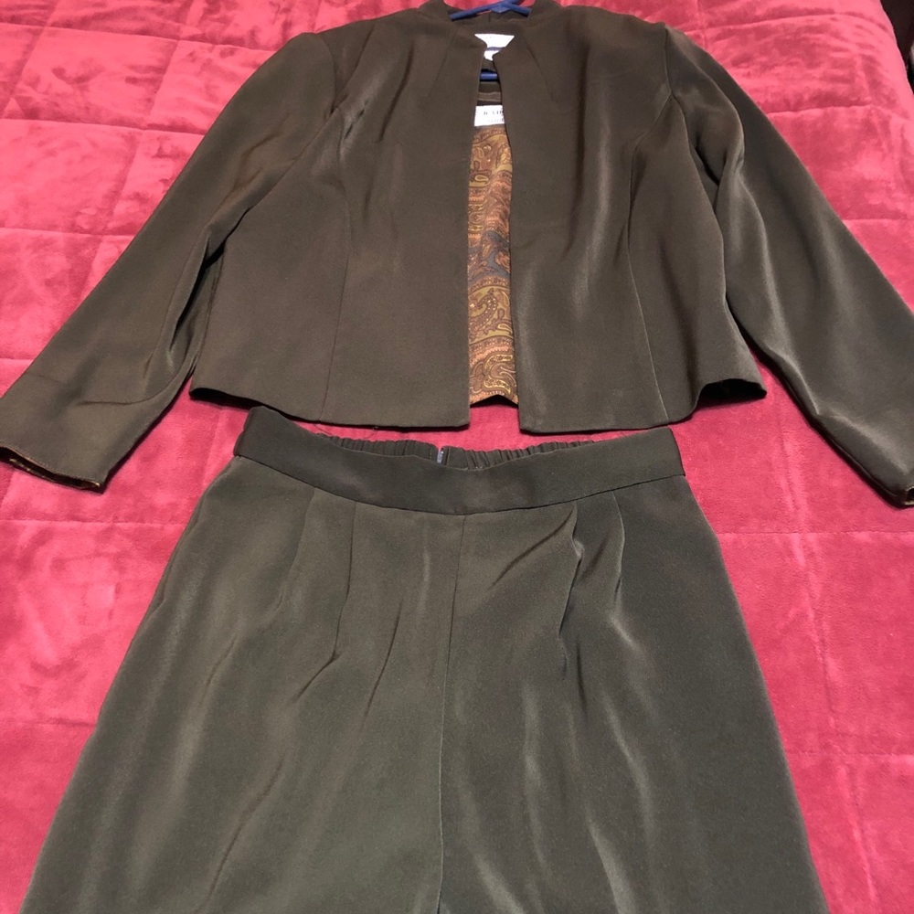 Jessica Howard 3 Piece Suit Size 12 Petite